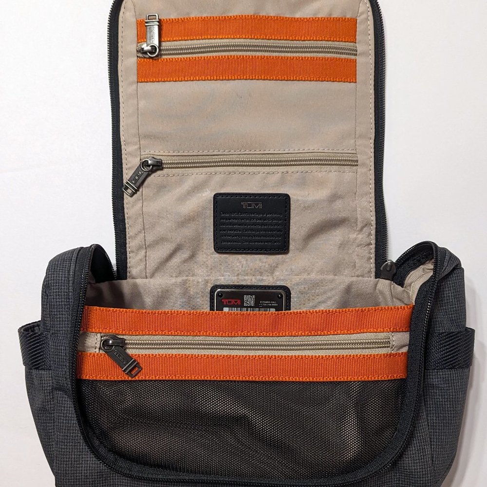 Tumi travel toiletry hanging dopp kit vanity case